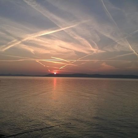 Eva Vendeghaz Villa Balatonlelle Luaran gambar