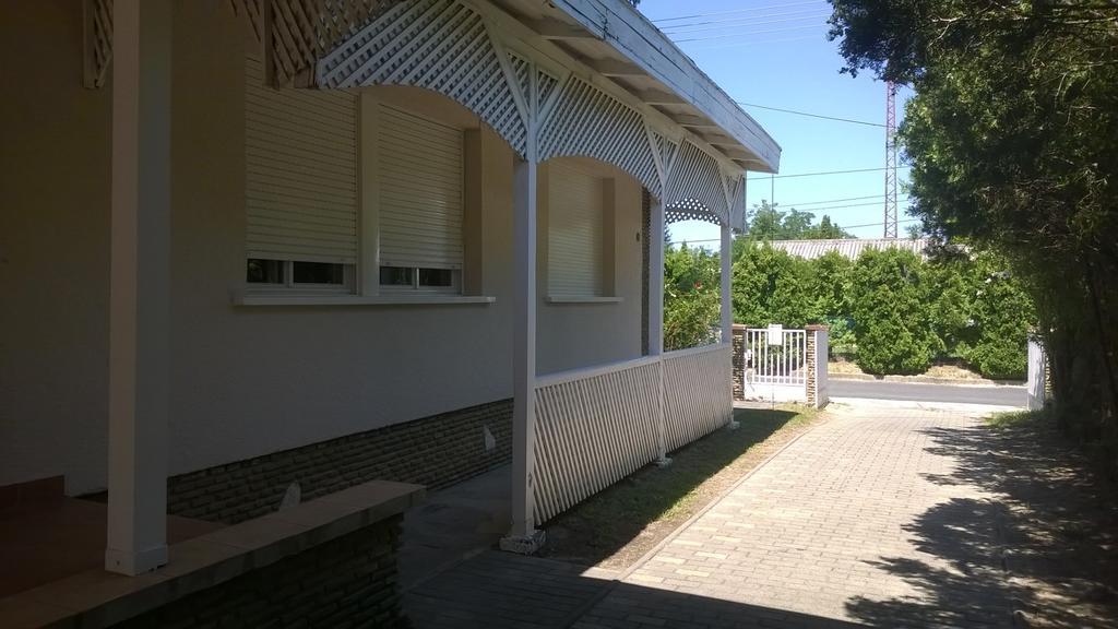 Eva Vendeghaz Villa Balatonlelle Luaran gambar